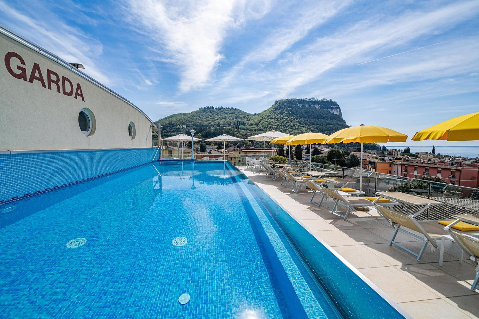 Sky Pool Hotel Sole Garda ガルダ エクステリア 写真