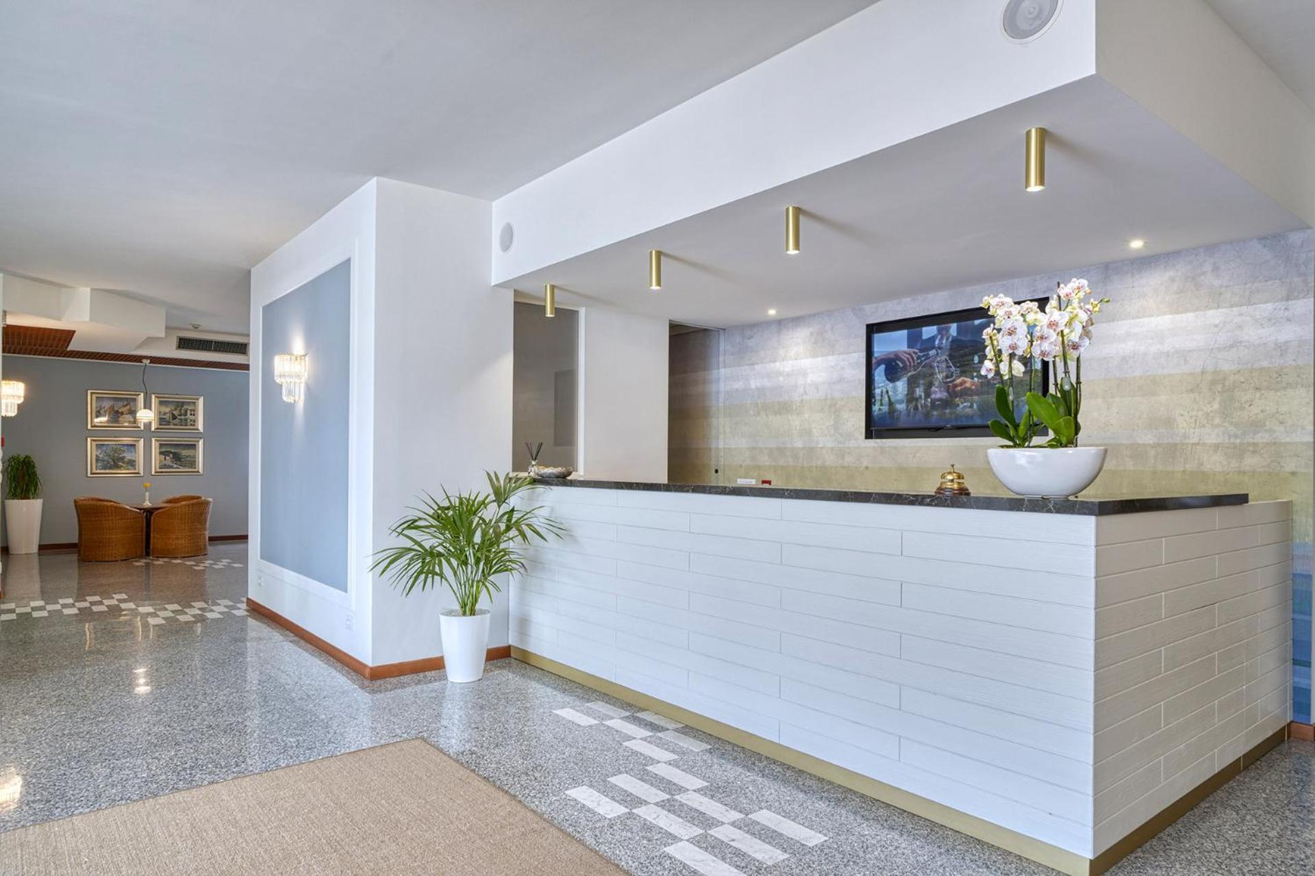 Sky Pool Hotel Sole Garda ガルダ エクステリア 写真