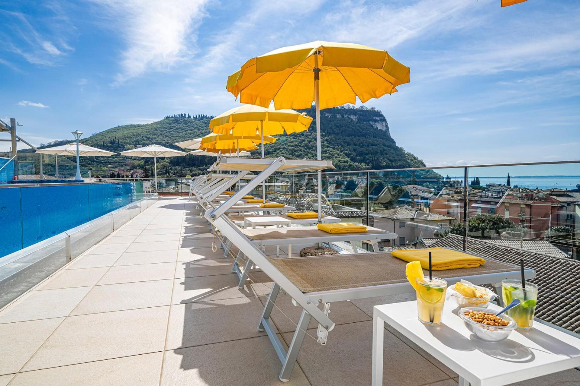 Sky Pool Hotel Sole Garda ガルダ エクステリア 写真