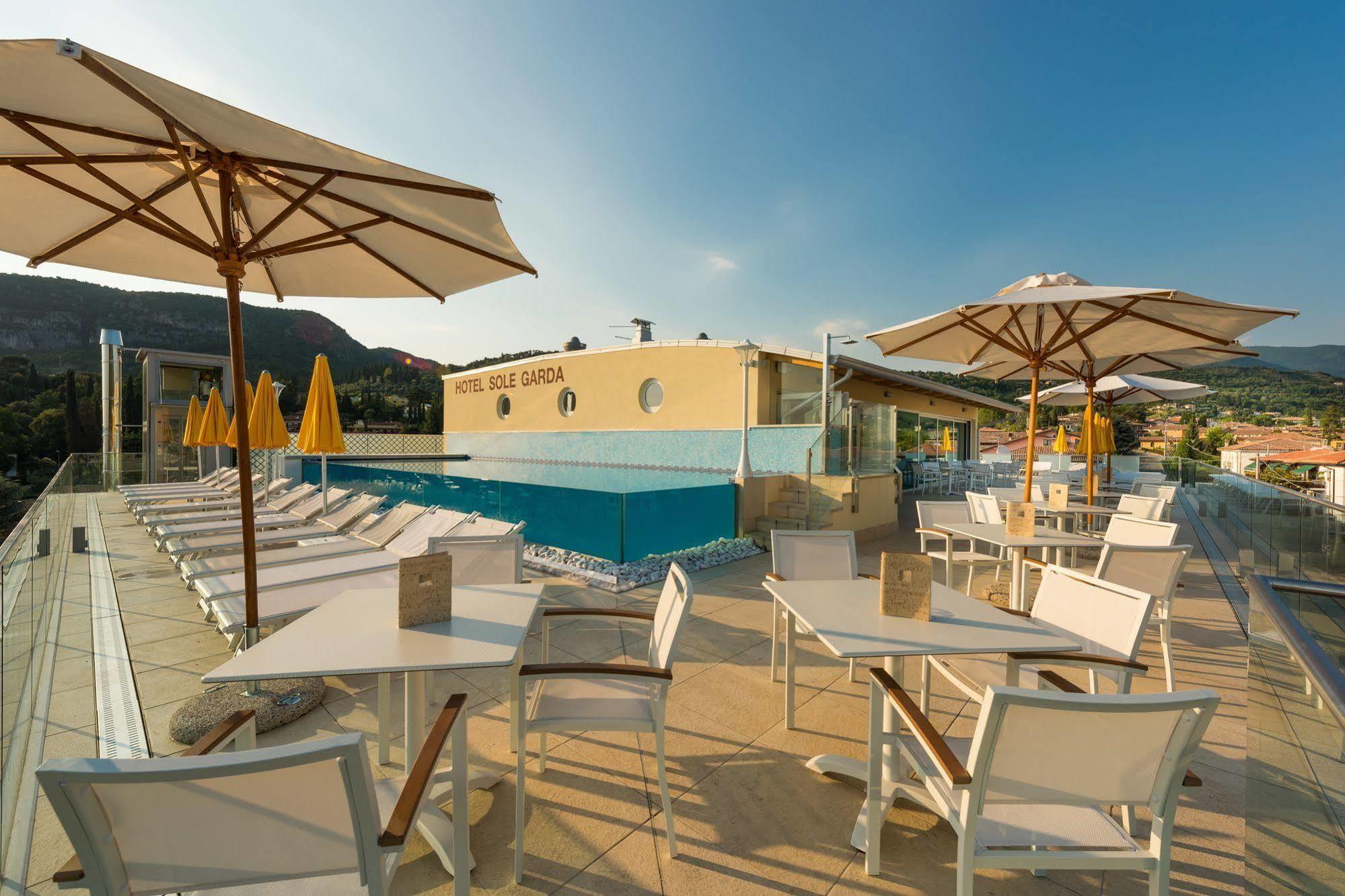 Sky Pool Hotel Sole Garda ガルダ エクステリア 写真