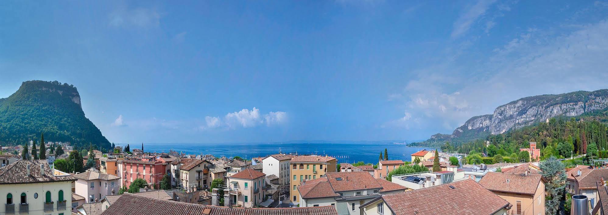 Sky Pool Hotel Sole Garda ガルダ エクステリア 写真